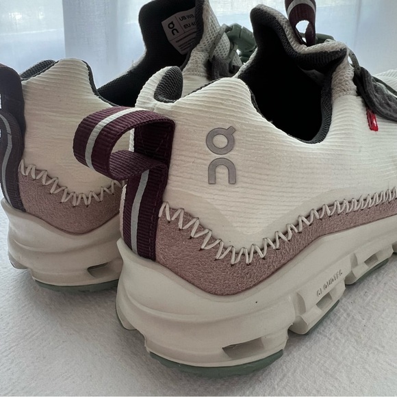 ON Cloudaway Hiking Sneaker - Picture 12 of 13